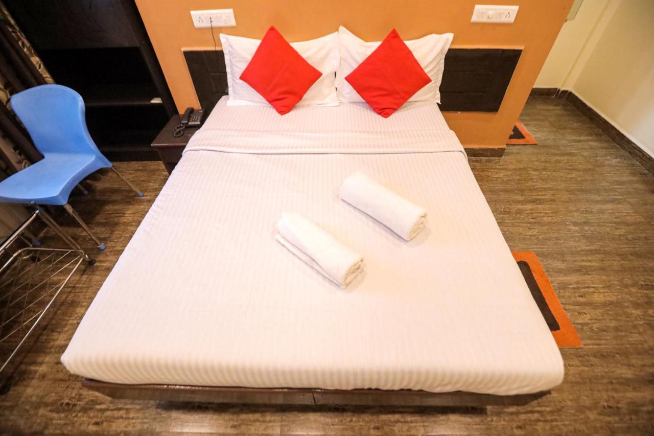 Hotel Sai Niwas Lonavala Kültér fotó