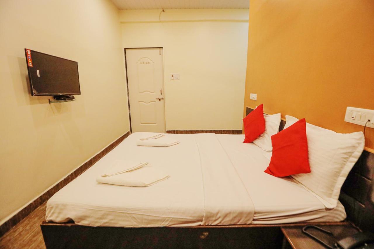Hotel Sai Niwas Lonavala Kültér fotó