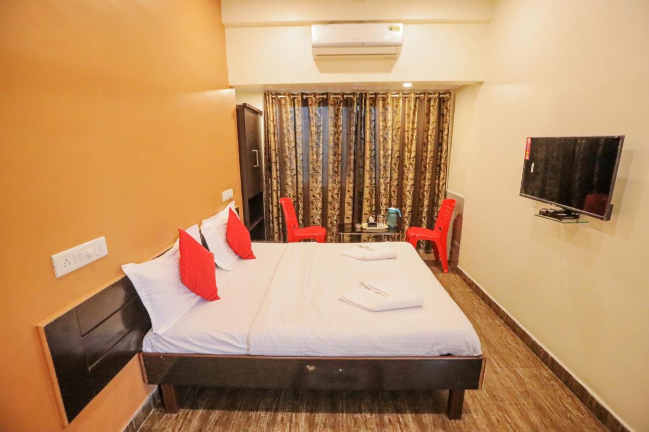 Hotel Sai Niwas Lonavala Kültér fotó