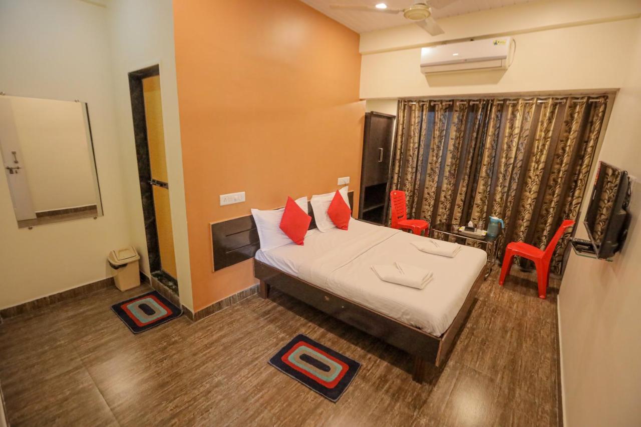 Hotel Sai Niwas Lonavala Kültér fotó