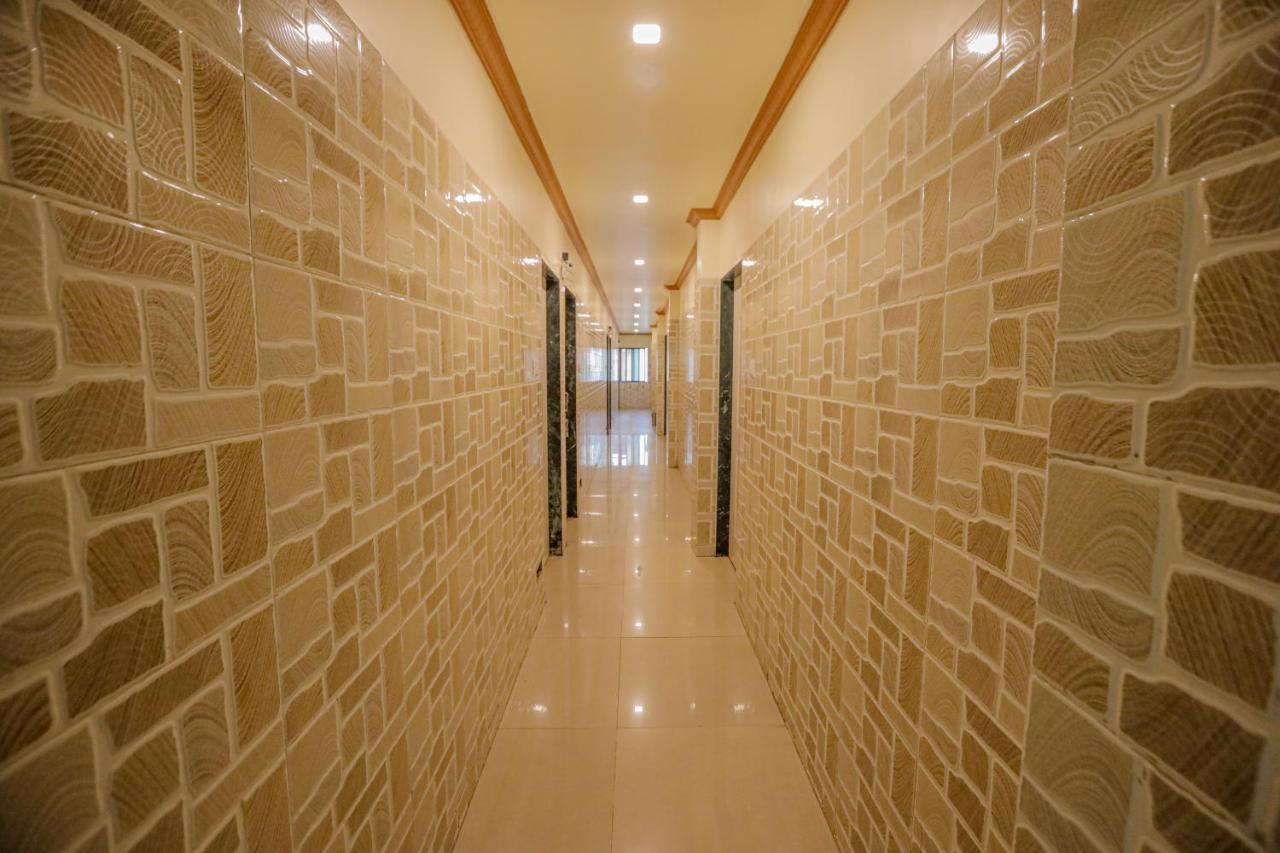 Hotel Sai Niwas Lonavala Kültér fotó